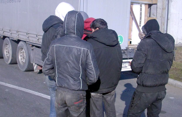 Полиција пронашла 53 мигранта код села Џеп